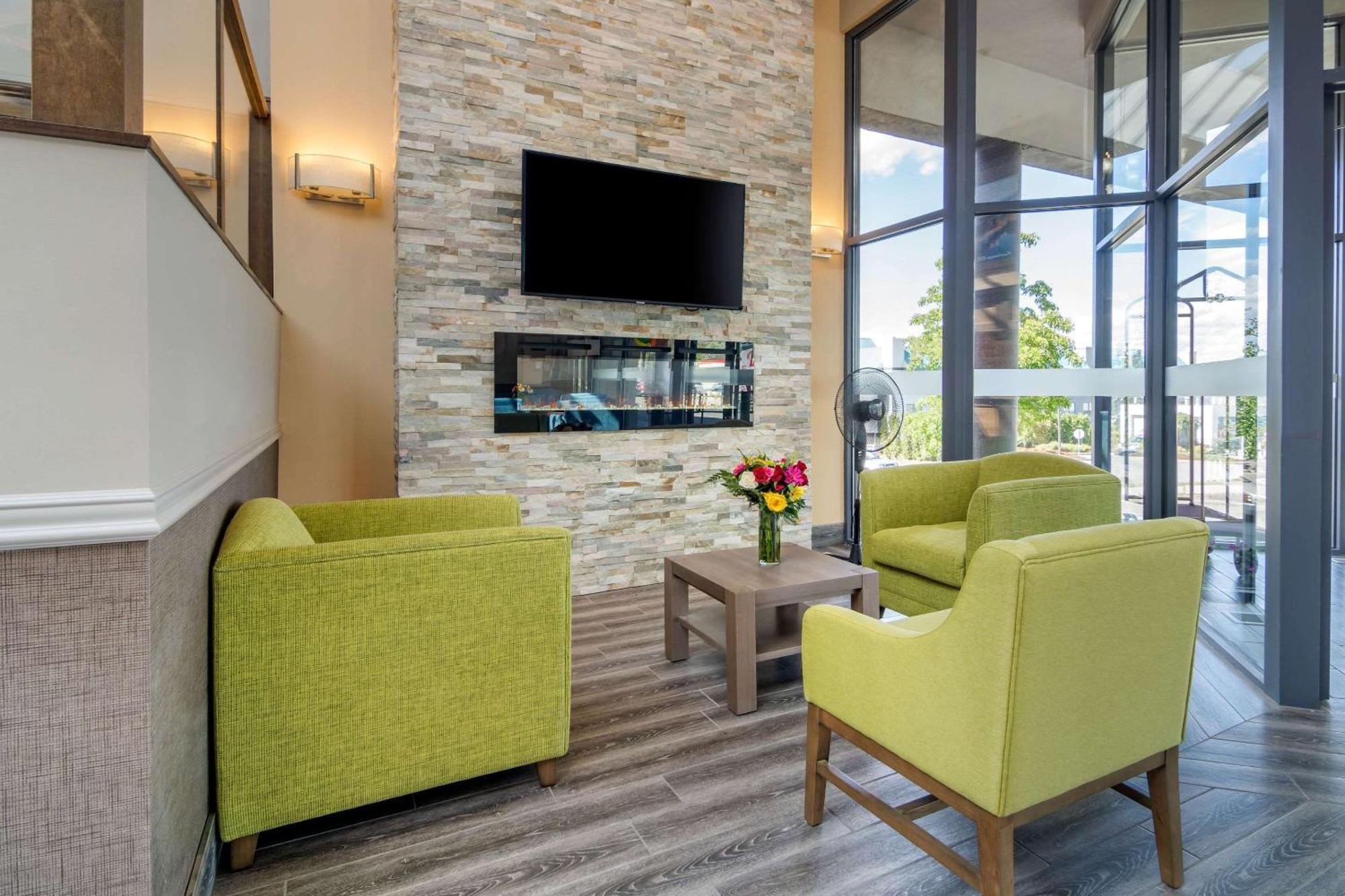 Quality Inn Kamloops Exterior photo
